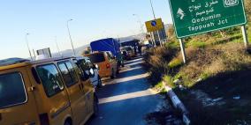 الاحتلال يصيب مسنا بالرصاص على حاجز حوارة