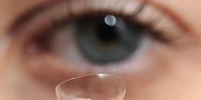 احذر السباحة أو النوم بالعدسات اللاصقة!