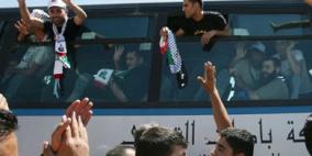 وزارة المالية تَعِد بحل مشكلة الأسرى المحررين المتوقفة رواتبهم