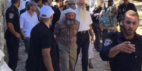 صور: متطرفون يقتحمون الاقصى وسط حراسة مشددة