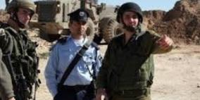 الاحتلال يمنع مواطنا من نصب بركس في أرضه جنوب الخليل