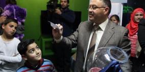 شركة مسروجي تتبنى طفلة اثناء زيارتها الى اكبر صرح تجاري في رام الله