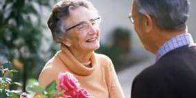 دراسة: التحدث بلغة ثانية يساعد فى تأخير خرف الشيخوخة