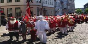 أكثر من 100 سانتا كلاوس يعقدون مؤتمرهم السنوي في الدنمارك