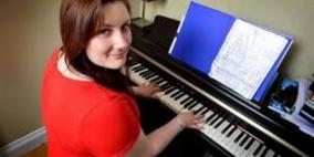 مراهقة تنام 40 مرة في اليوم