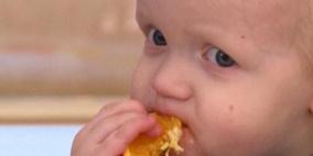 الفيتامينات تحافظ على صحة الطفل وخصوصاً العظم والأسنان