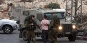 الاحتلال يعتقل مواطنين في بيت أمر