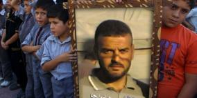 الاحتلال يعزل الأسير شكري الخواجا