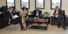 غنيم يلتقي ممثل الاتحاد الاوربي ويطلع على المشاريع الممولة منه