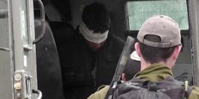 الاحتلال ينكّل بأسير خلال عملية اعتقاله