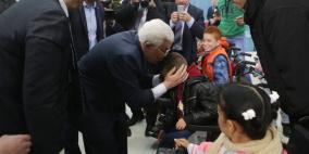 بحضور الرئيس مؤسسة التعاون والتنسيق التركي (تيكا) تسلم 50 فلسطينيا من ذوي الاحتياجات الخاصة كراسي كهربائية