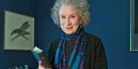 "القمر المخربش" كتاب لن يتم نشره إلا في 2114