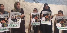 إعتصامات لأهالي الاسرى في المدن رفضا لتقليص الزيارات