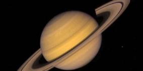 السعودية تشهد اقتران "القمر" بكوكب "زحل" أربع ساعات