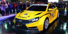 سيارة لادا فيستا تتجلي في مضمار سباق السيارات عام 2015ر