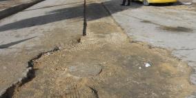 بالصور: شكاوى على عمق الحفريات وسط الخليل والبلدية تتعهد بتعبيده خلال ساعات