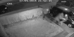 بالفيديو...ملثمون يعتدون على ثمانيني ويسلبونه أعز مايملك