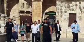 إبعاد مقدسيتين وتجدُّد اقتحامات المستوطنين للأقصى