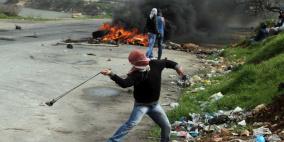 إصابة ثلاثة مواطنين وصحفيين في مواجهات أمام معسكر 'عوفر'