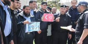 غزة: شرطة المقالة توزع الحلوى احتفالا بفوز أردوغان