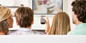 تحذير من الجلوس لساعات أمام التلفزيون في رمضان