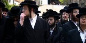 مستوطنون يؤدون طقوسا أمام الأقصى وسط توتر شديد في القدس