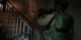 قوات الاحتلال تنهب 150 الف شيقل من منزل في الخليل