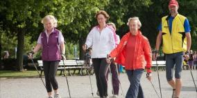 المشي نصف ساعة يوميا يبطئ الشيخوخة