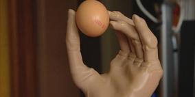 باحثون يطورون أطرافا اصطناعية بحاسة لمس عالية