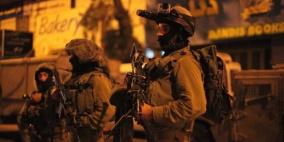 الاحتلال يشن حملة اعتقالات ومداهمات بالضفة والقدس