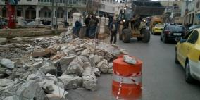 بلدية الخليل تشرع بحملة لإزالة البسطات بالتزامن مع تنظيم مركز المدينة وإعادة تأهيله