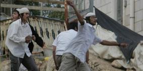 بيت لحم: مستوطنو "بيتار عيليت" يرشقون سيارات المواطنين بالحجارة