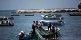 بحرية الاحتلال تعتقل خمسة صيادين وتصادر مركبهم في بيت لاهيا