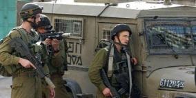 قوات الاحتلال تعتقل أربعة مواطنين من مخيم العين بنابلس