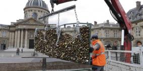 بلدية باريس تخلص جسر الفنون من "أغلال الحب"