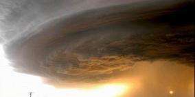 باحثون أمريكيون يسعون لاكتشاف أسباب اعصار ساندى