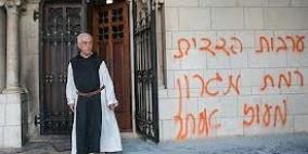 مستوطنون يخطون شعارات عنصرية على جدار كنيسة بالقدس القديمة