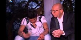 بالفيديو: يضرب أمه مباشرة على الهواء رفضاً لرؤيتها