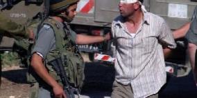 الخليل: قوات الاحتلال تعتقل أربعة مواطنين وتسلم آخر بلاغا