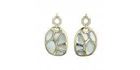 اللمعان المثير لأحجار القمر (Moonstone)