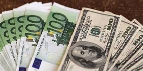 اسباب تراجع الدولار أمام العملات