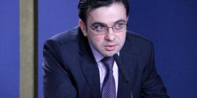 الحكومة: نسعى لحل أزمة رواتب موظفي غزة