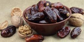 اكتشفي أهمية تناول المكسرات والتمر في رمضان