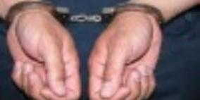 القبض على شخصين لحوزتهما مواد يشتبه أنها مخدرات في رام الله