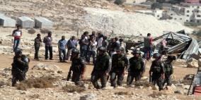 الاحتلال يخطر بترحيل 15 عائلة في وادي ابزيق