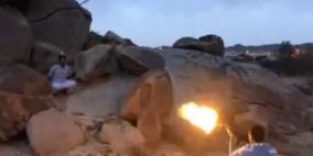 بالفيديو .. منصور يصوب رشاشه نحو علبة على رأس فهد .. والأخير يتشهد على روحه