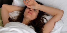 هل يساعد وضع الملابس بالمجمّد على النوم؟