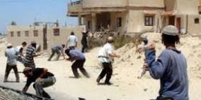 مستوطنون يهاجمون منزلاً في يطا