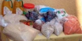 جمعية يازور توزع مساعدات غذائية وملابس على مخيمات نابلس