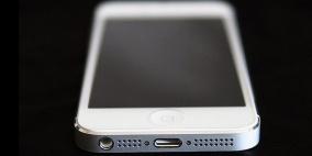 آبل تعدل تصميم الزر الرئيسي في “آيفون 5S” لاستيعاب مستشعر البصمات